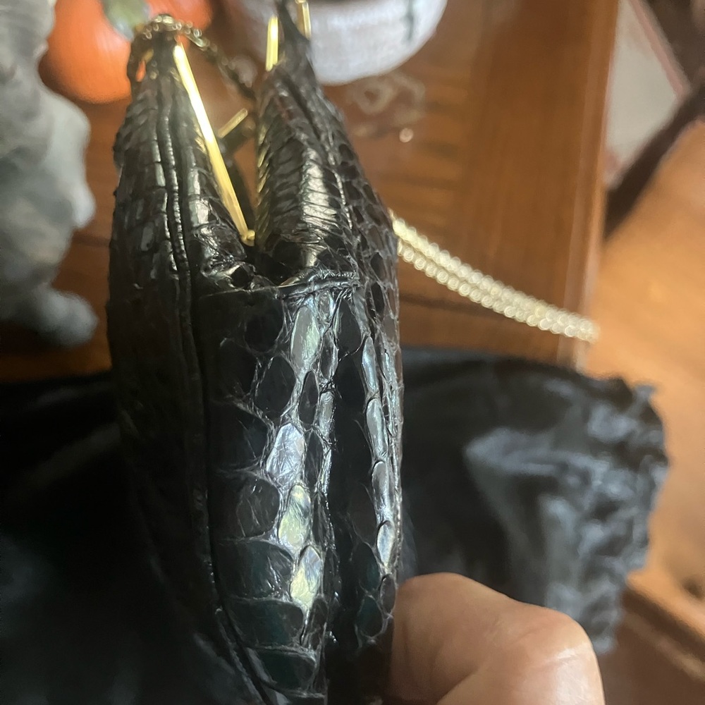 Elegant Black Reptile Sculpture